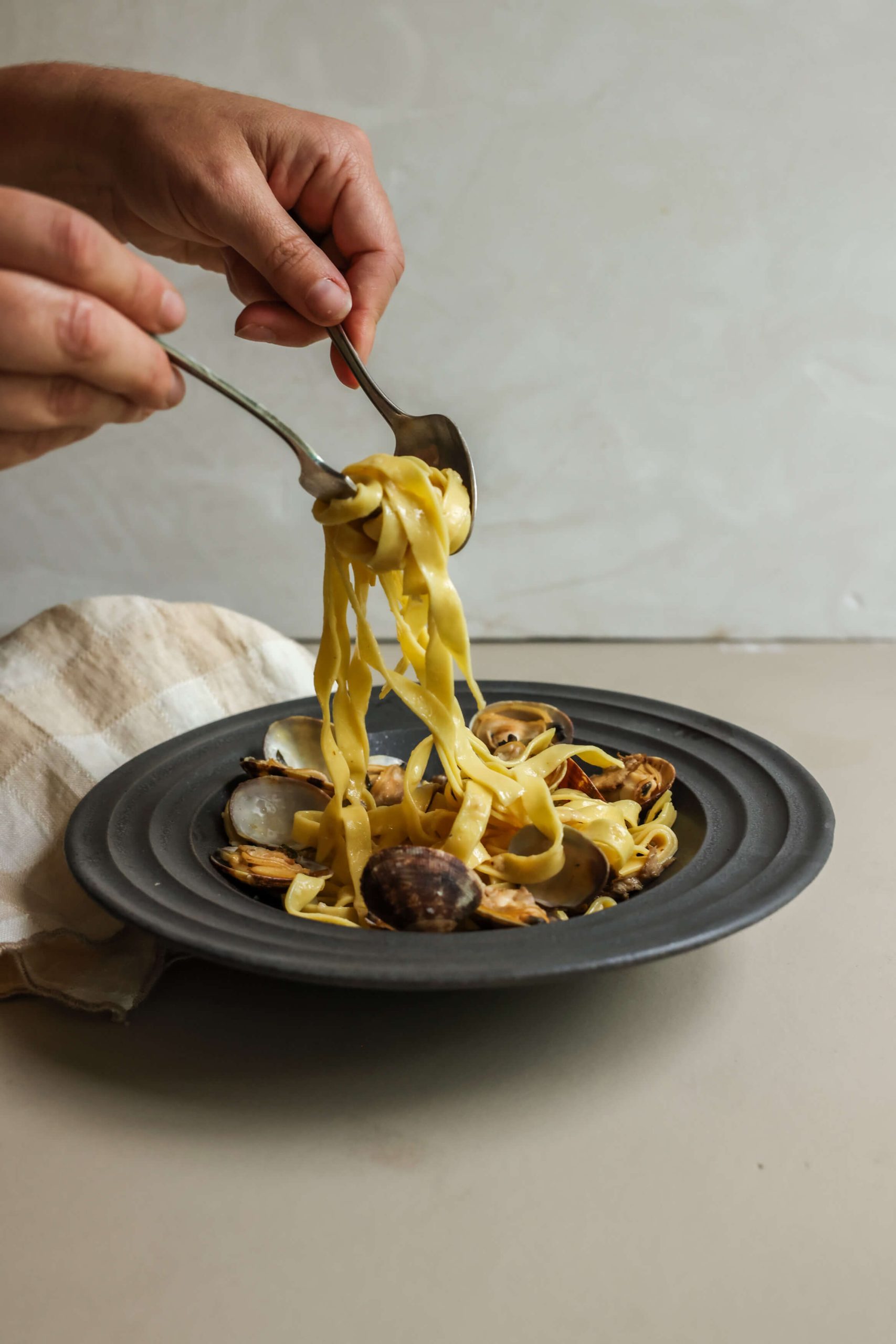 5-Piece Ripple Dinnerware Set - Image 12