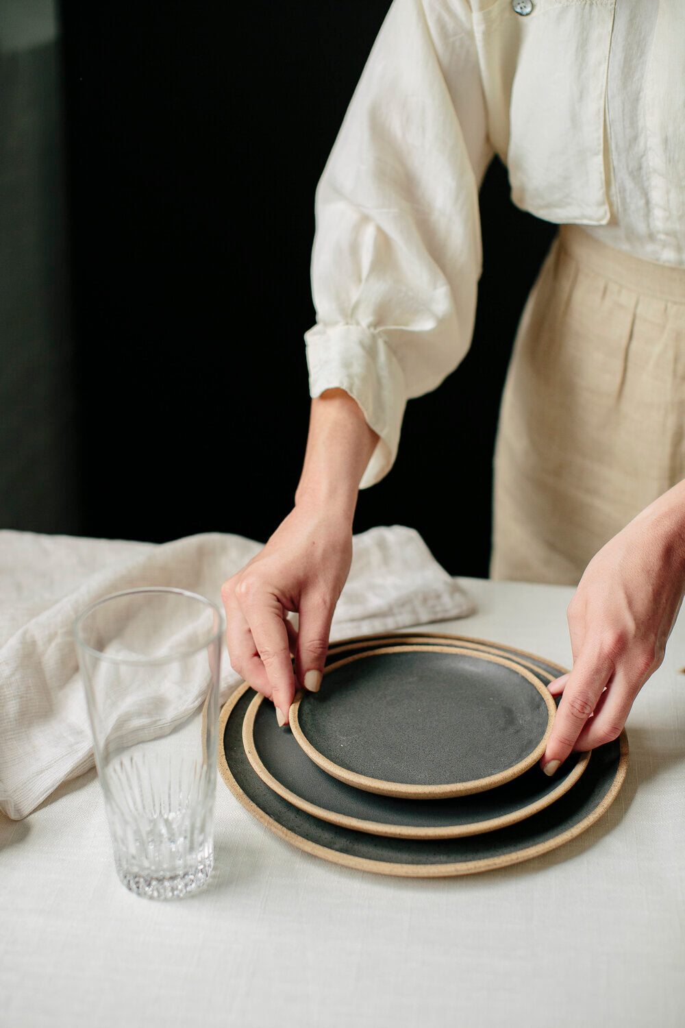 Classic Sandstone Dinner Plate - Image 2